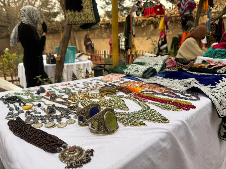 8cf547d5-4349-4bb0-ac3a-fd59640691b6 8cf547d5-4349-4bb0-ac3a-fd59640691b6