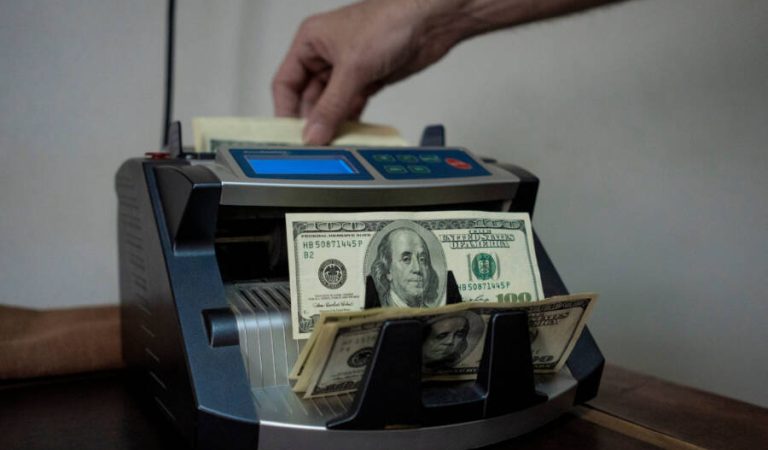 107368770-1707098736786-gettyimages-1915738460-ARGENTINA_INFLATION