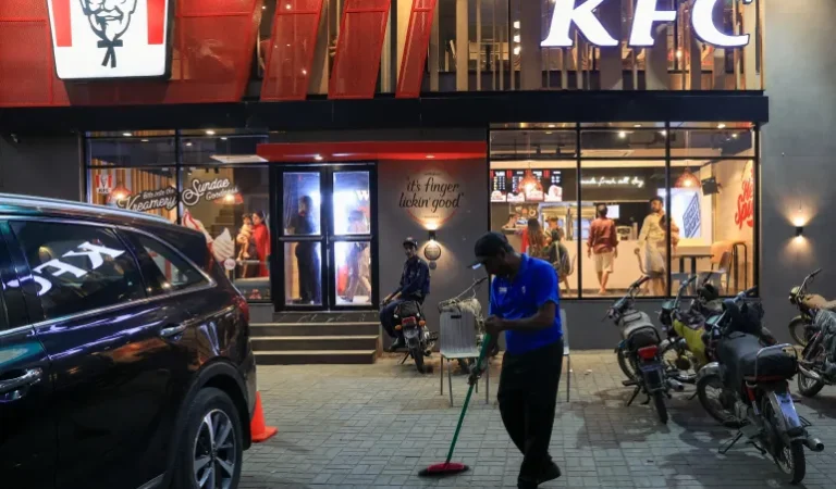 2025-04-18T063739Z_2118797457_RC2QZDAVSU0Q_RTRMADP_3_ISRAEL-PALESTINIANS-PAKISTAN-KFC-1745070301