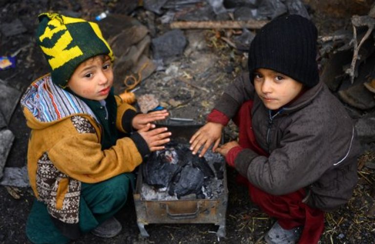 27618-Herat-children-fire-585_329
