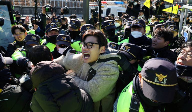 Policemen try to detain a man who is the president of the Korean Association of Edible Dogs as others scuffle with them during a protest to demand the government scrap plans to pass a bill to enforce a ban on eating dog meat, in front of the Presidential Office in Seoul, South Korea, November 30, 2023. REUTERS/Kim Hong-Ji