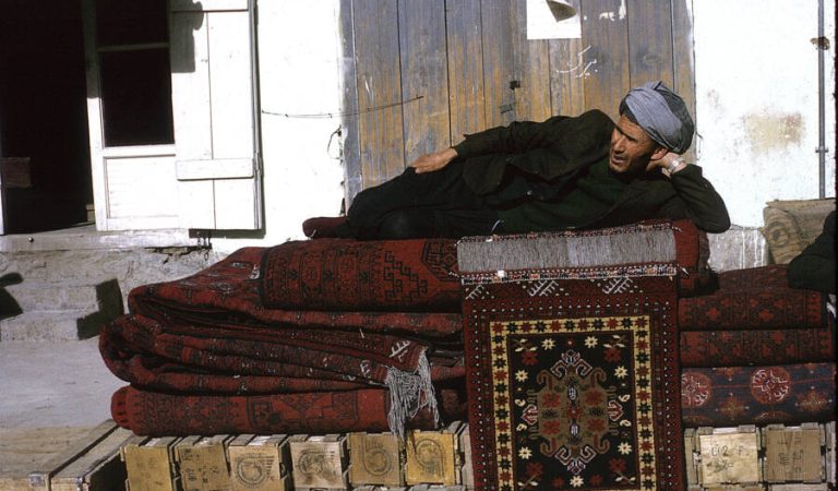 4-Kabul-Carpet-Bazaar-1971-scaled