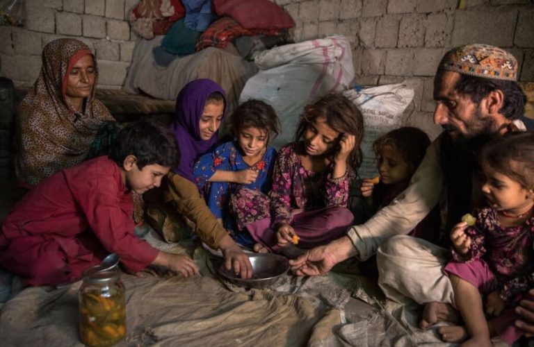 Afghanistan_Family_Meal