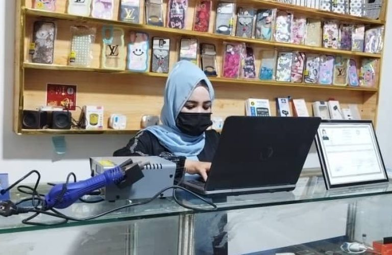 Amena-Amiri-1-r83vh1xs66a3x6a539978zuv2eg06vkoimcthi9k08