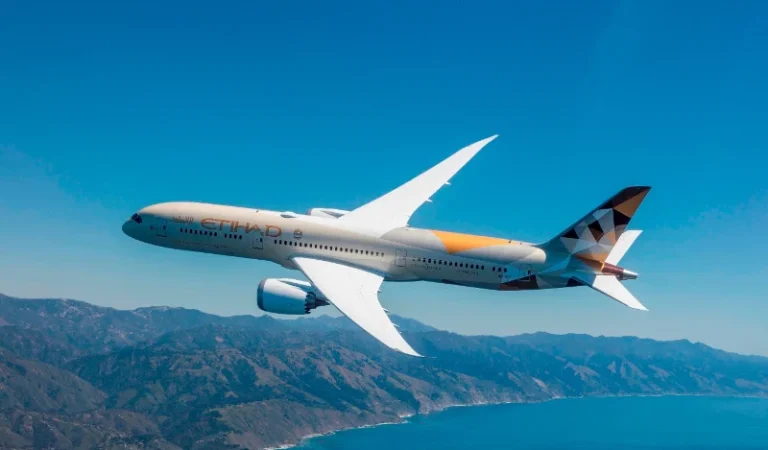 Etihad Airways Boeing 787-9 inflight