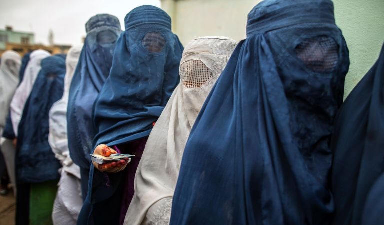 Image ID 2CNP302 Afghan women in line waiting to vote in Mazar-i-sharif in 2014 05042014 CREDIT REUTERS,Alamy Stock Photo