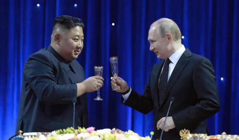 This picture taken on April 25, 2019 and released by North Korea's official Korean Central News Agency (KCNA) on April 26 shows Russian President Vladimir Putin (R) and North Korean leader Kim Jong Un attending a reception following their talks at the Far Eastern Federal University campus on Russky island in the far-eastern Russian port of Vladivostok. (Photo by KCNA VIA KNS / KCNA VIA KNS / AFP) / South Korea OUT / REPUBLIC OF KOREA OUT   ---EDITORS NOTE--- RESTRICTED TO EDITORIAL USE - MANDATORY CREDIT "AFP PHOTO/KCNA VIA KNS" - NO MARKETING NO ADVERTISING CAMPAIGNS - DISTRIBUTED AS A SERVICE TO CLIENTS
THIS PICTURE WAS MADE AVAILABLE BY A THIRD PARTY. AFP CAN NOT INDEPENDENTLY VERIFY THE AUTHENTICITY, LOCATION, DATE AND CONTENT OF THIS IMAGE. /