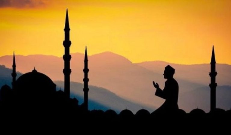Roxha-Ramadan-Mosque-pray