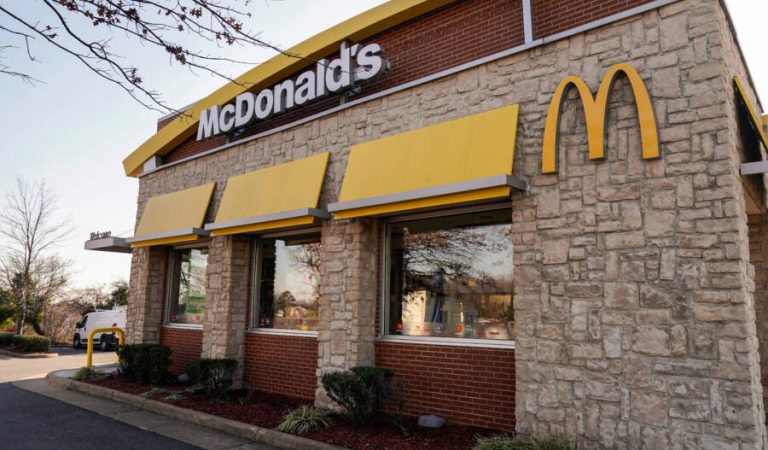A McDonald's restaurant is seen as McDonald's Corp. reports fourth quarter earnings, in Arlington, Virginia, U.S., January 27, 2022. REUTERS/Joshua Roberts