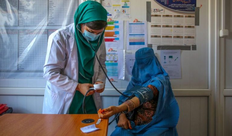 WOMEN-DOCTERS-IN-AFGHANISTAN-ptqk2dikkr4627mq6ypkdm8lk8jkz4ir448blboyh4 (1)