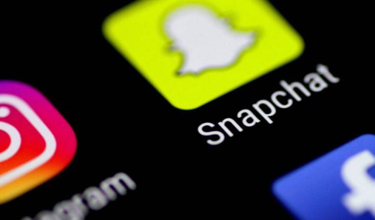 FILE PHOTO: The Snapchat messaging application is seen on a phone screen August 3, 2017.   REUTERS/Thomas White/File Photo