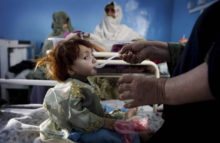 icrc-treating-children-with-pneumonia-in-afghanistan.download