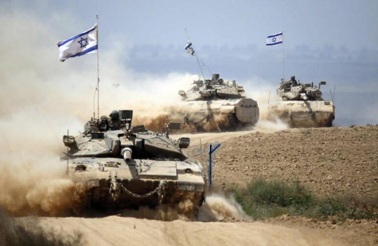 Israeli Merkava tanks roll near the border between Israel and the Gaza Strip as they return from the Hamas-controlled Palestinian coastal enclave on August 5, 2014, after Israel announced that all of its troops had withdrawn from Gaza. Israel completed the withdrawal of all troops from Gaza as a 72-hour humanitarian truce went into effect following intense global pressure to end the bloody conflict. AFP PHOTO / THOMAS COEX