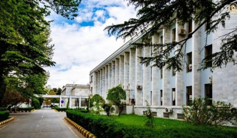 بهرنیو چارو وزارت