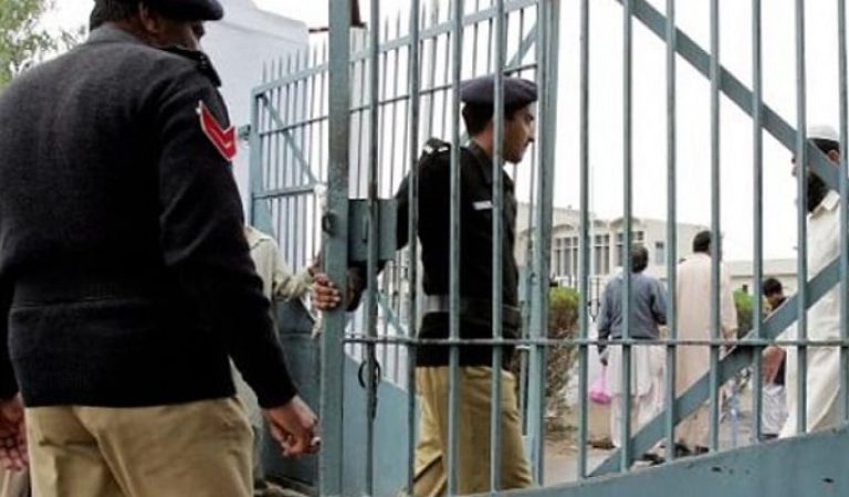 د پاکستان له زندانونو افغانان ازادېدل بندیان