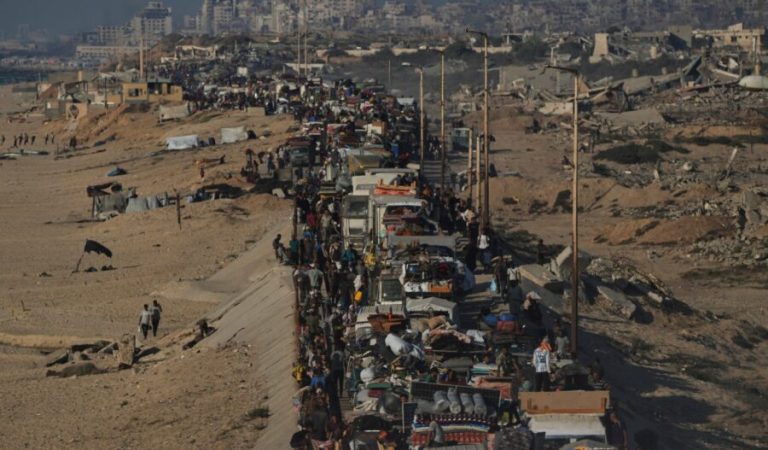 غزې اوسېدونکي بې‌ځایه کېدل