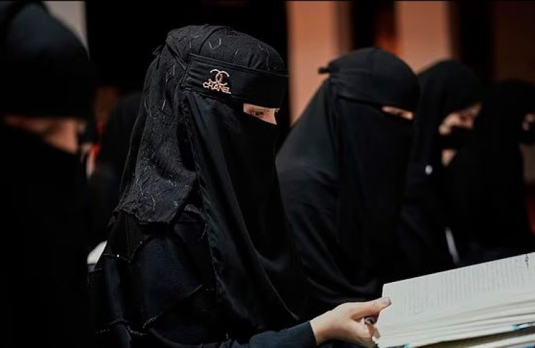 ښځې دیني زده‌کړې