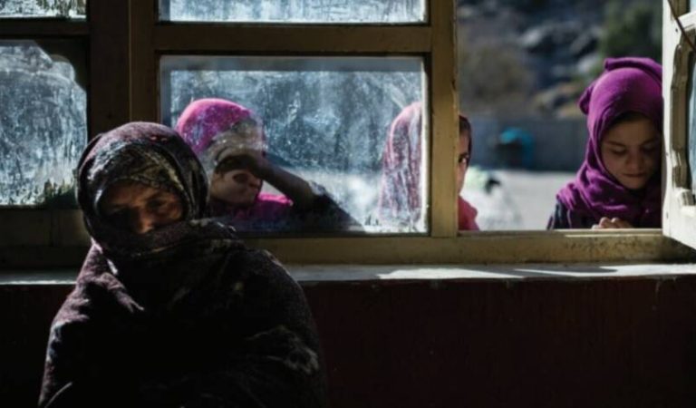 ښځې ماشومان (2)