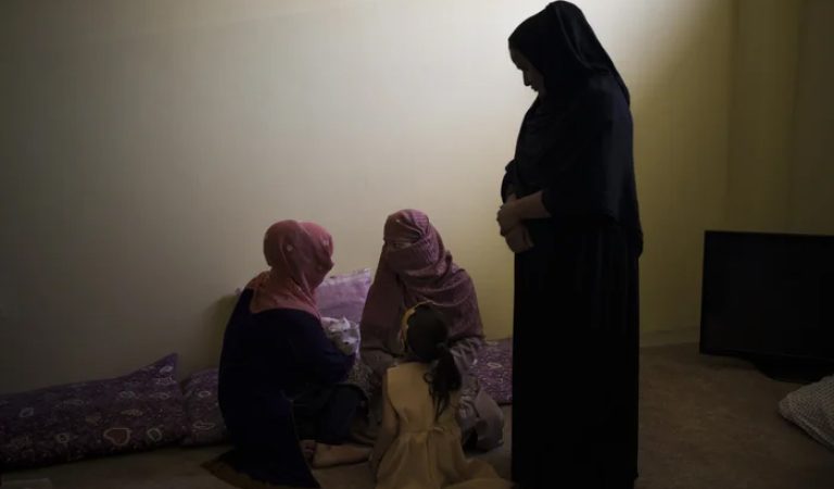 ښځې محدودیتونه انزوا