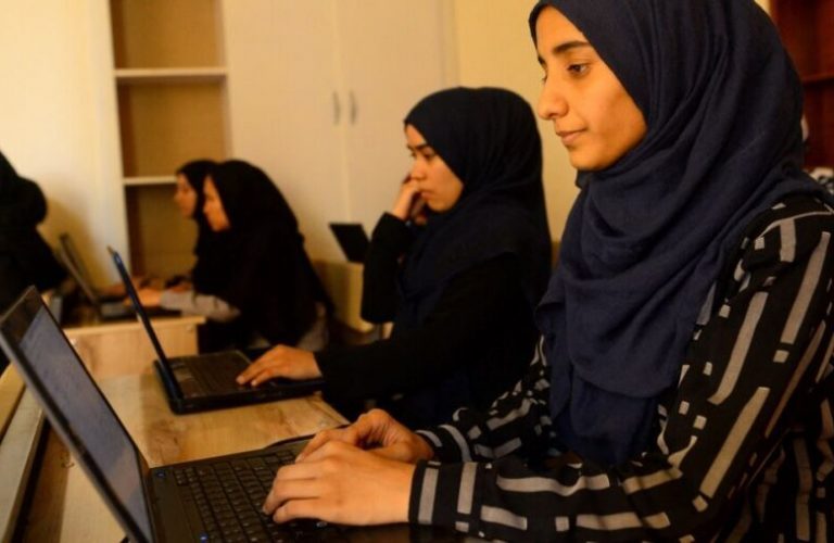 کارکوونکې ښځې بیمه حق