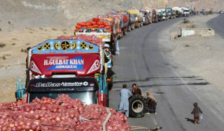 کامیون_های تجارتی در مرزهای مشترک با پاکستان