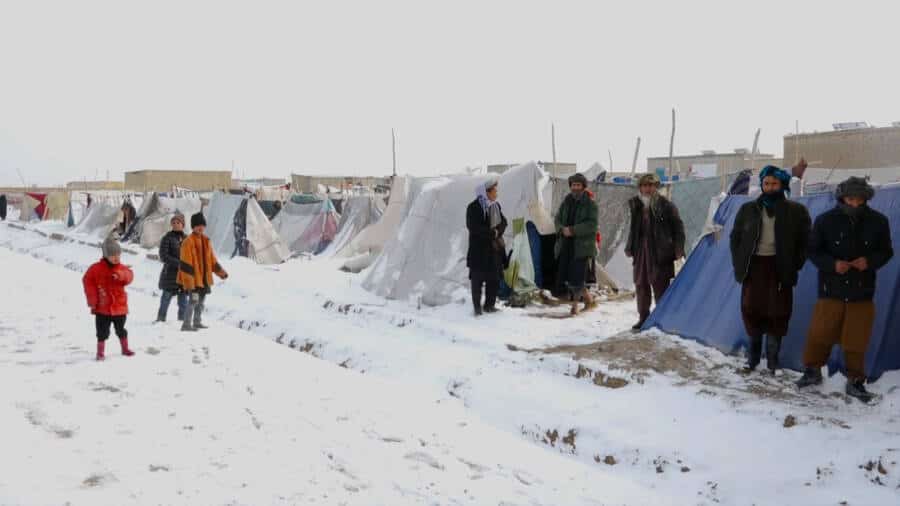 مزارشریف شهریده جایلشگن آواره‌لر: یاردم بیریلمه‌‎گن صورتده، باله‌لریمیز تلف بوله‌دی