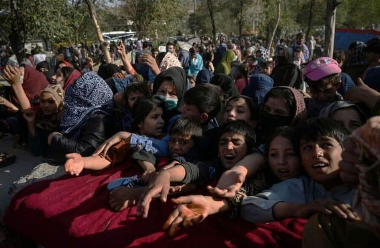 بانک‌لرده‌‌گی چیکلاولر، یاردم بیرووچی نهادلر نینگ قیین‌چیلیک بیلن روپه‌رو قیلگن