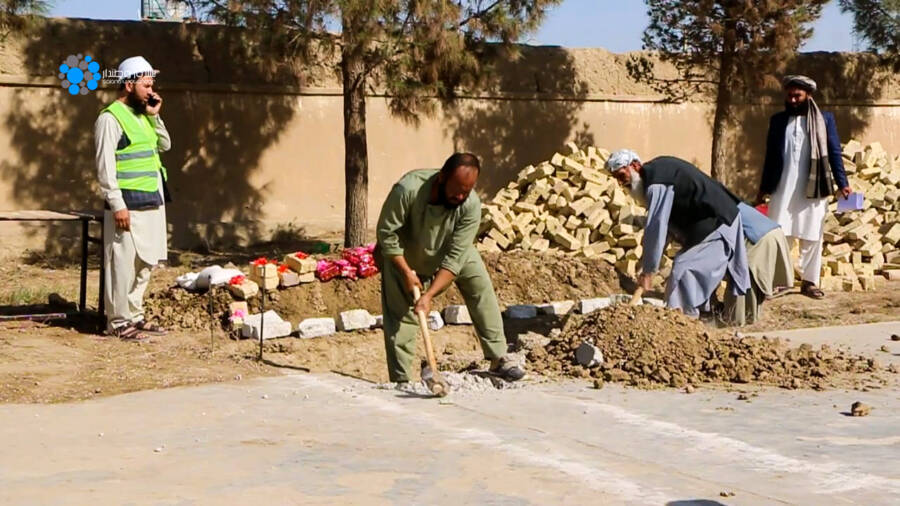 خیریه بیر نهاد مملکت بویلب برچه مکتب‌لر اوچون بنا قوره‌دی