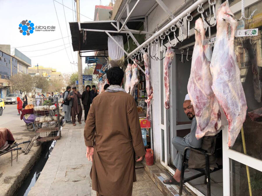 بلخ ده‌گی قصاب‌لر: قصاب‌خانه ده بیر باش بوزاق نی سوییش اوچون بیر مینگ ۴۵۰ افغانی توللـه‌یمیز