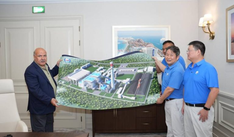 Azizi Chinese company representatives
