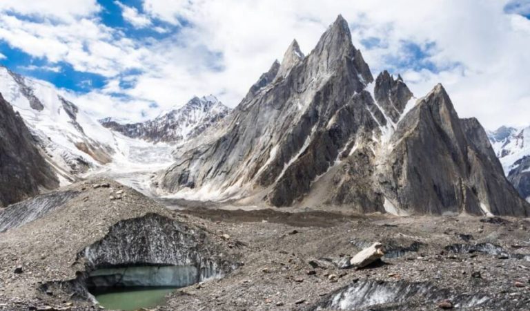 Baltoro-glacier-Pakistan-1400x933