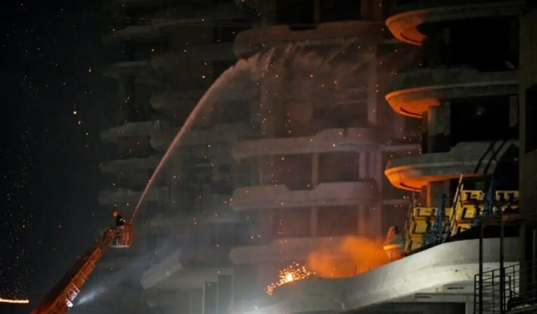 Fire at shopping mall in Iraq