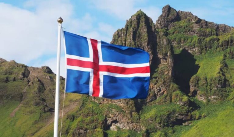Flag of Iceland2