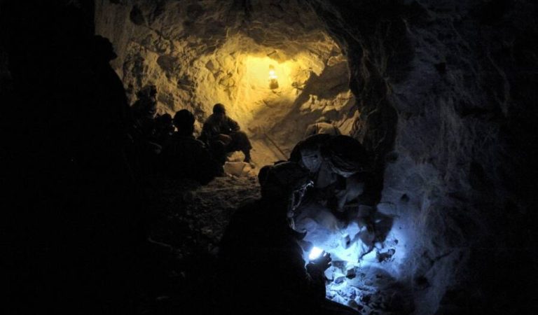Illegal mining of mines in Afghanistan2