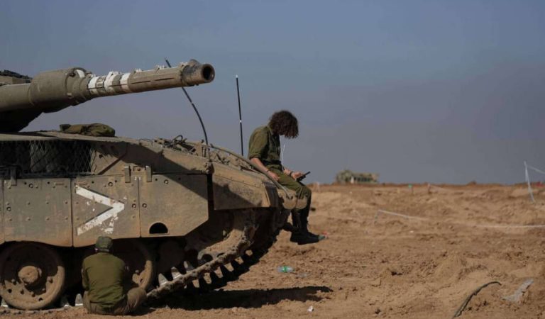 Israeli-soldier-tank-cease-fire-1536