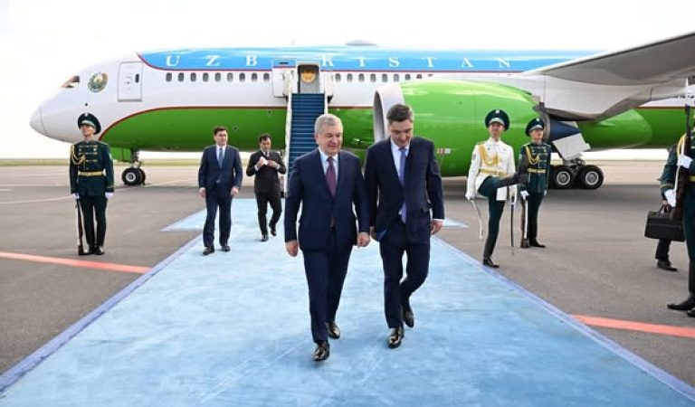 Oʻzbekiston Prezidenti Qozogʻistonga keldi
