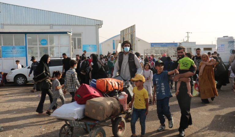 Refugees returning from Iran3