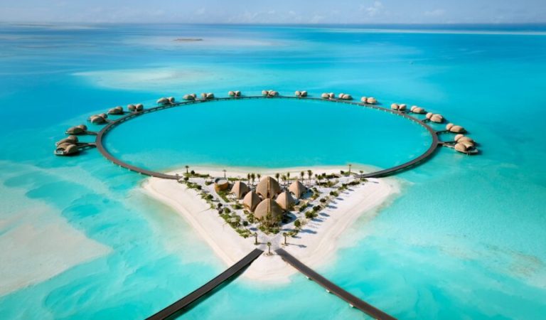 Ronald bought a villa on the Red Sea1