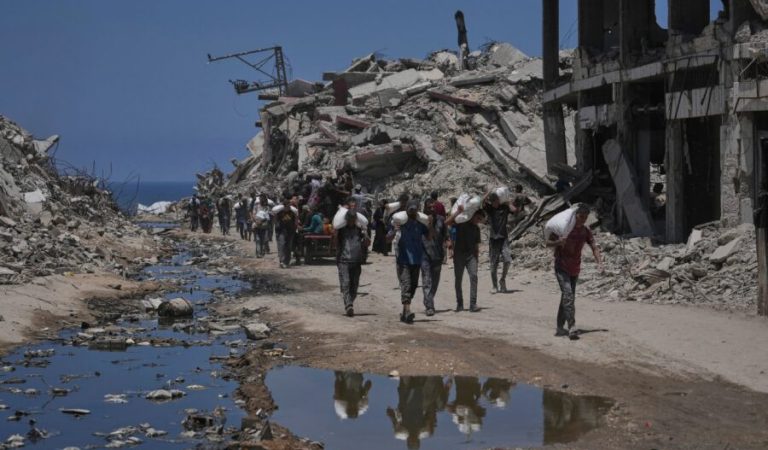 Shooting at the hungry in Gaza