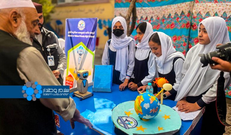 Students in Kabul build robots from discarded objects 22