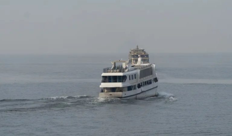 Two ships sink in Congo