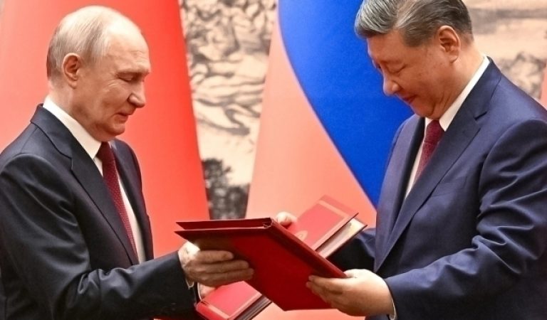 Vladimir Putin and Xi Jinping