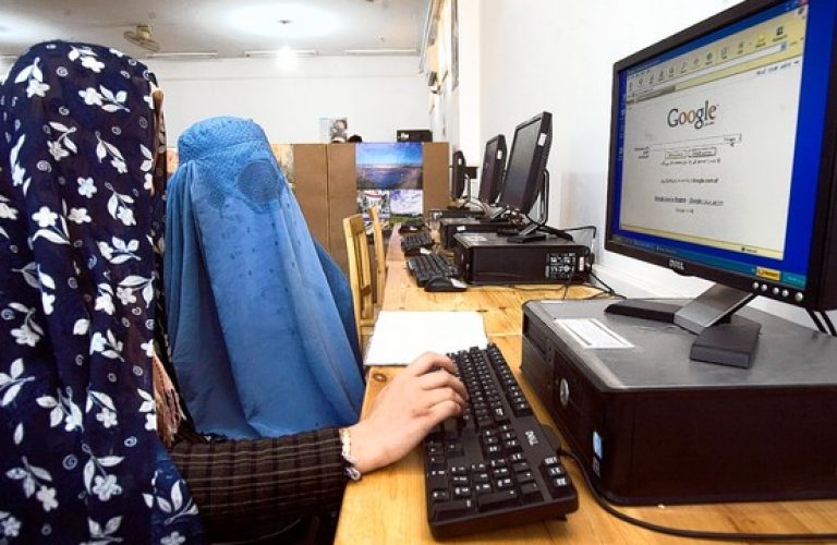 WO-AC678_AFMEDI_G_20100924160733