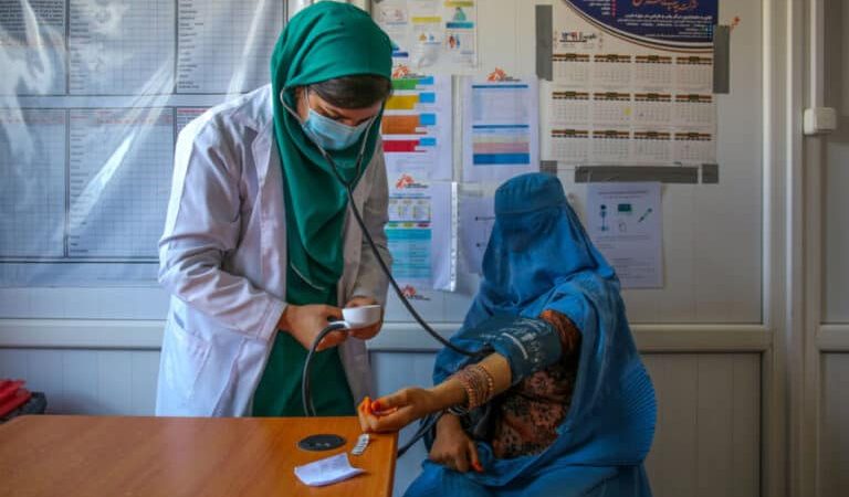 WOMEN-DOCTERS-IN-AFGHANISTAN-