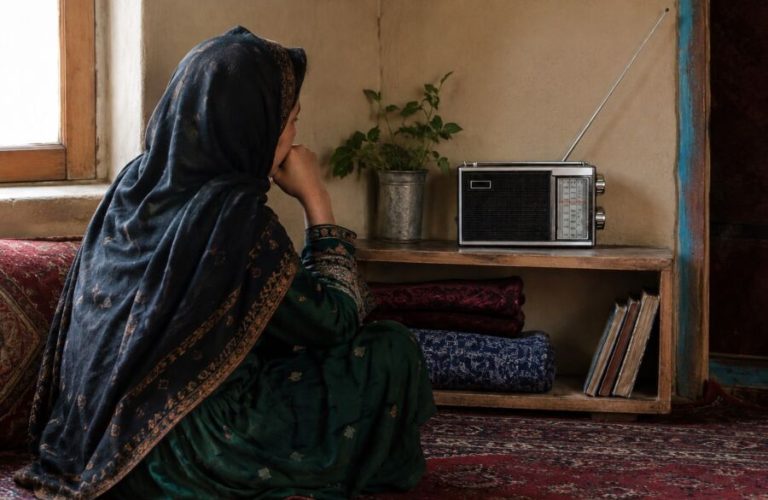 women_radio