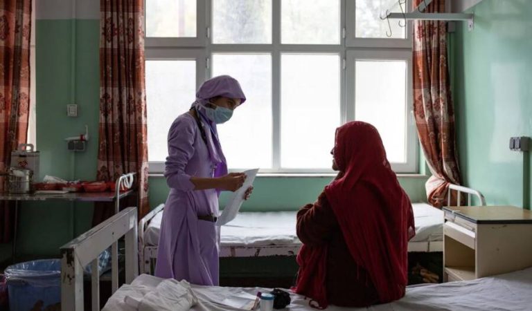زنان قابله در افغانستان