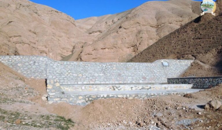 ساخته_شدن-یک-بند-کوچک-آب_گیر-در-سمنگان-