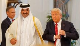 تمیم بن حمد آل ثانی، امیر قطر (چپ) و دونالد ترامپ، رییسجمهور امریکا (راست).