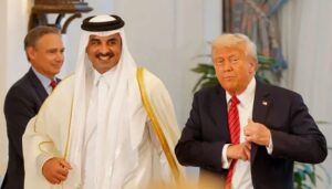 تمیم بن حمد آل ثانی، امیر قطر (چپ) و دونالد ترامپ، رییس‌جمهور امریکا (راست).