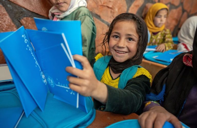 11دختران در حال آموزش